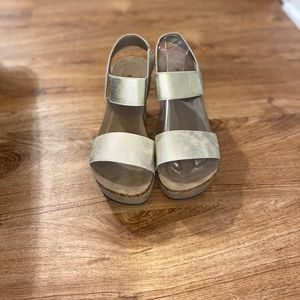 NEW Pierre Dumas Wedges